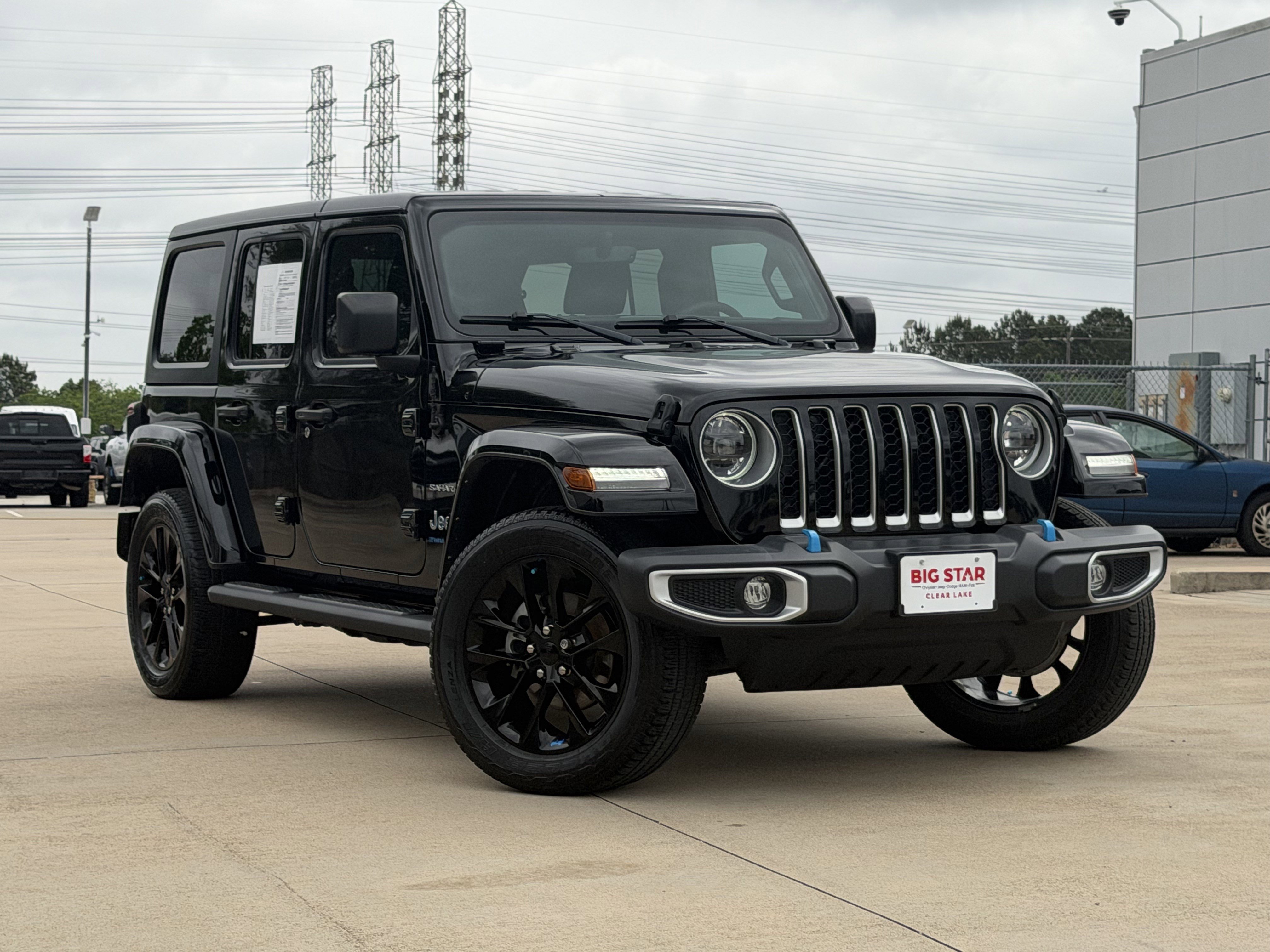Used 2023 Jeep Wrangler Unlimited Sahara w/ Cold Weather Group AWD/4WD image 2
