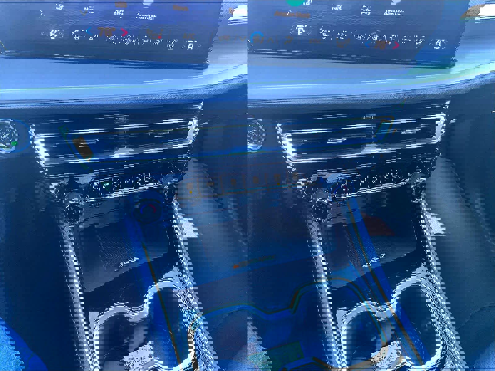 Used 2025 Chevrolet Traverse LT image 28