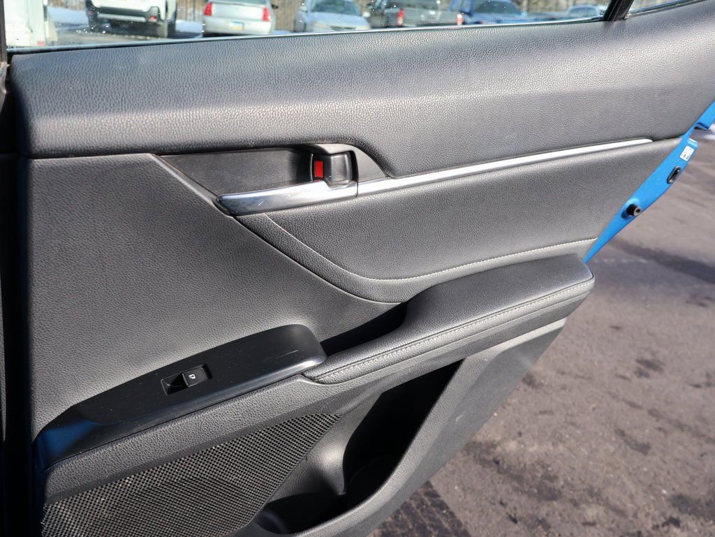 Used 2018 Toyota Camry XSE image 14