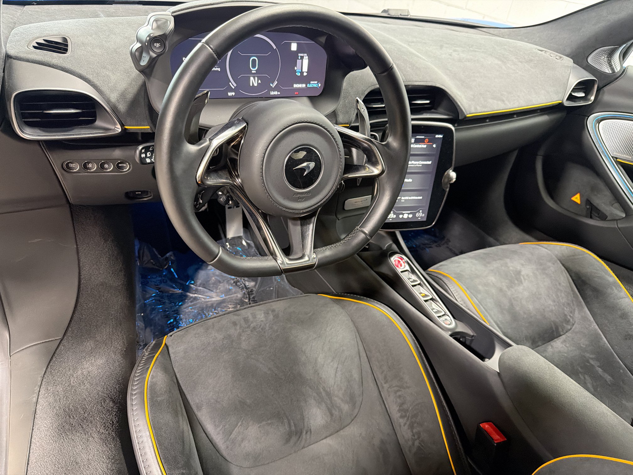 Used 2023 McLaren Artura RWD image 4