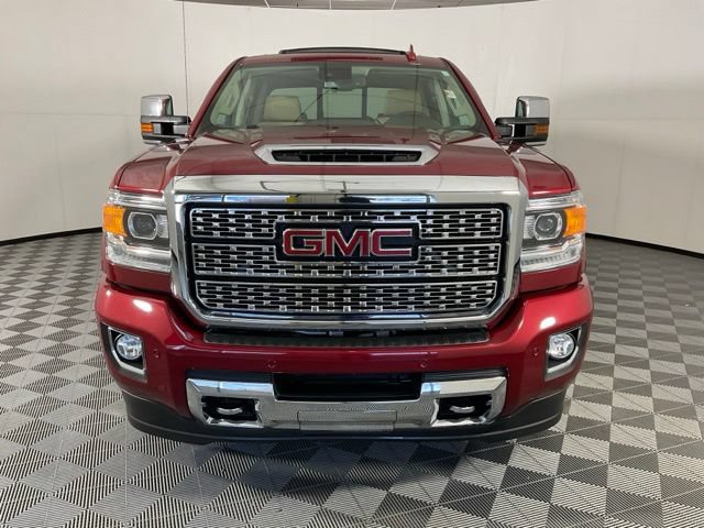 Used 2019 GMC Sierra 2500 Denali w/ Duramax Plus Package AWD/4WD image 2