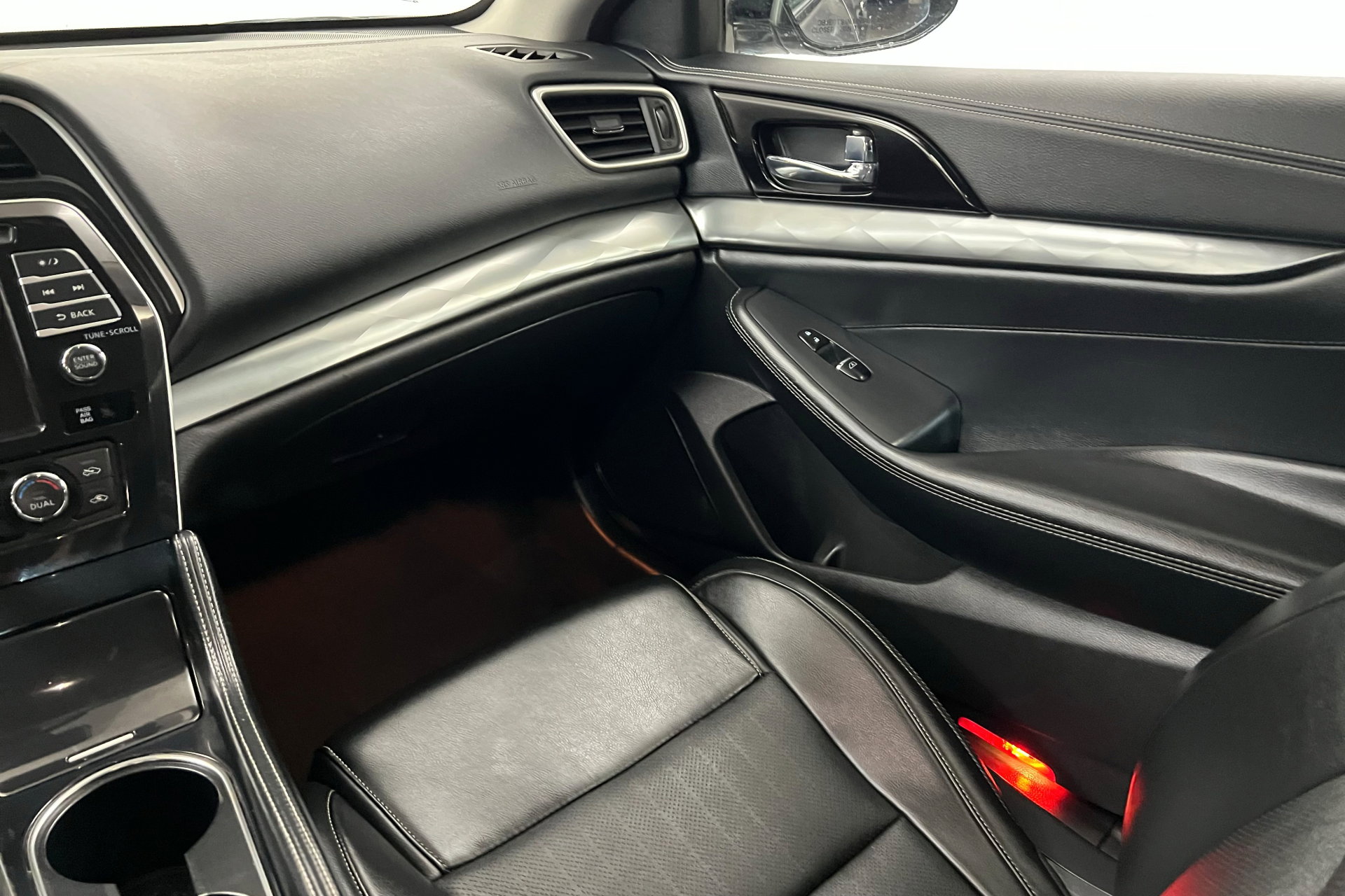 Used 2023 Nissan Maxima SV w/ Floor Mat Group image 10