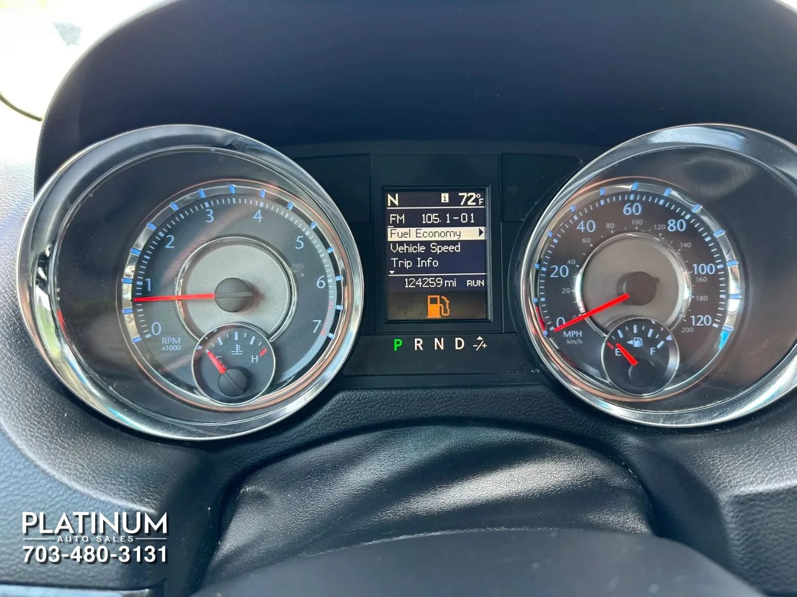 Used 2015 Chrysler Town & Country Touring FWD image 9