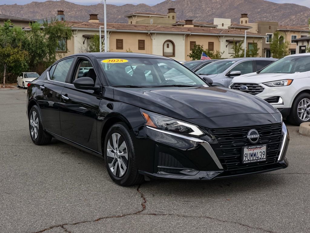 Used 2025 Nissan Altima 2.5 S image 2