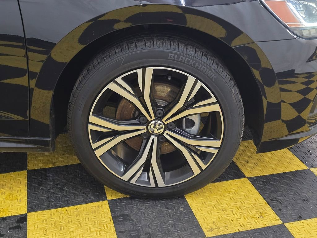 Used 2021 Volkswagen Passat 2.0T SE image 9