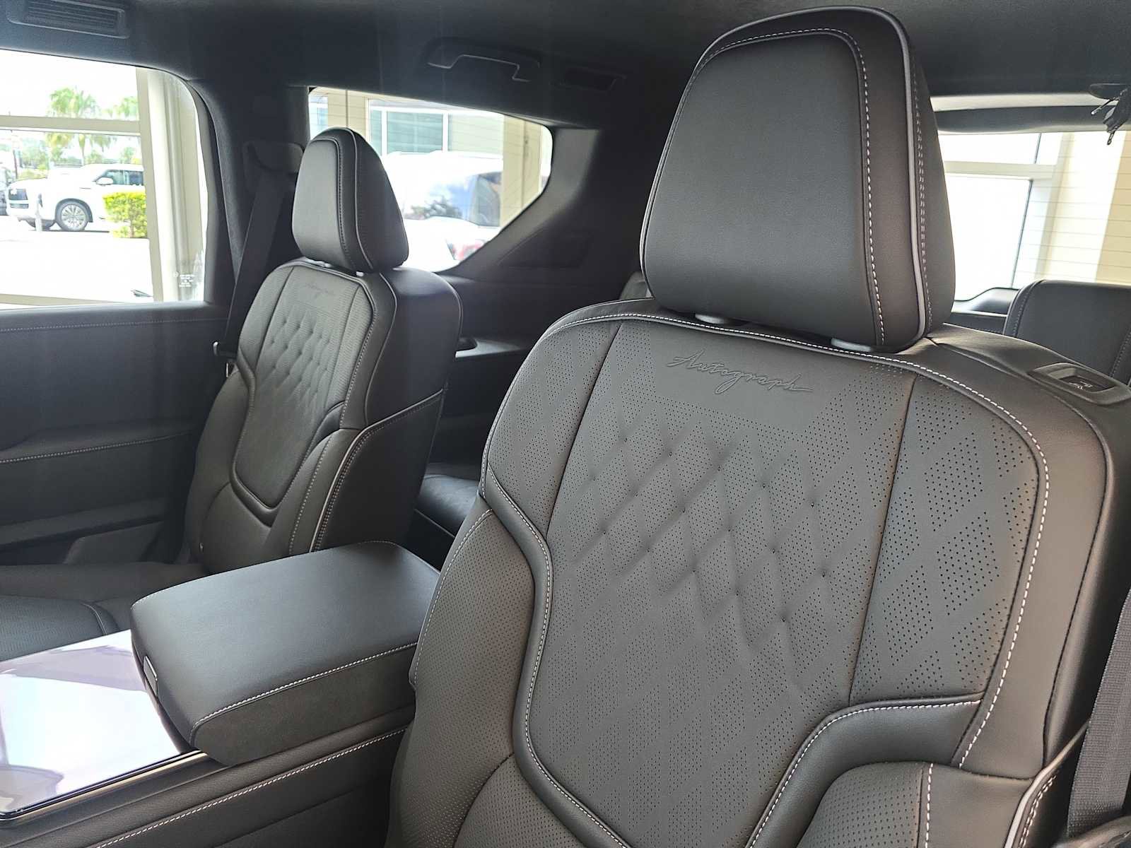 New 2026 INFINITI QX80 Autograph w/ Premium Cargo Package image 10