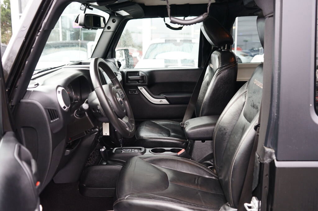 Used 2016 Jeep Wrangler Sahara w/ Connectivity Group image 12