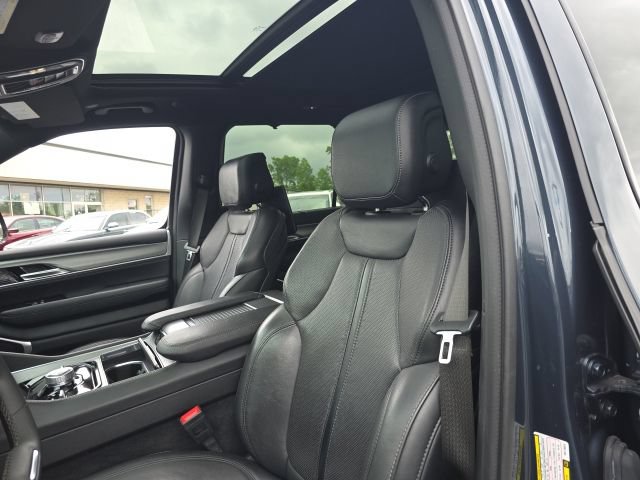 Used 2024 Jeep Wagoneer Series II w/ Convenience Group I AWD/4WD image 15