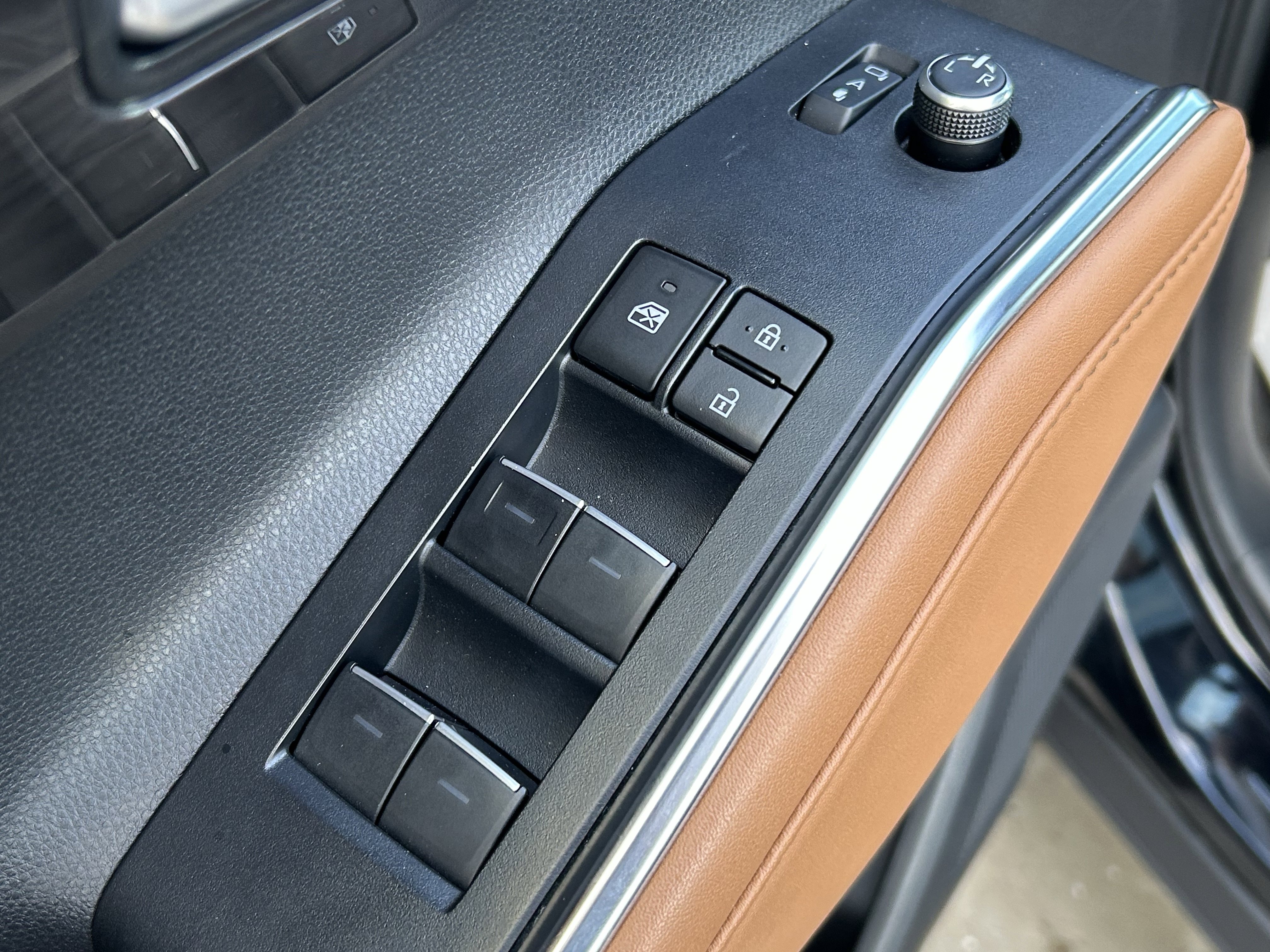 Used 2024 Toyota Highlander Platinum image 17