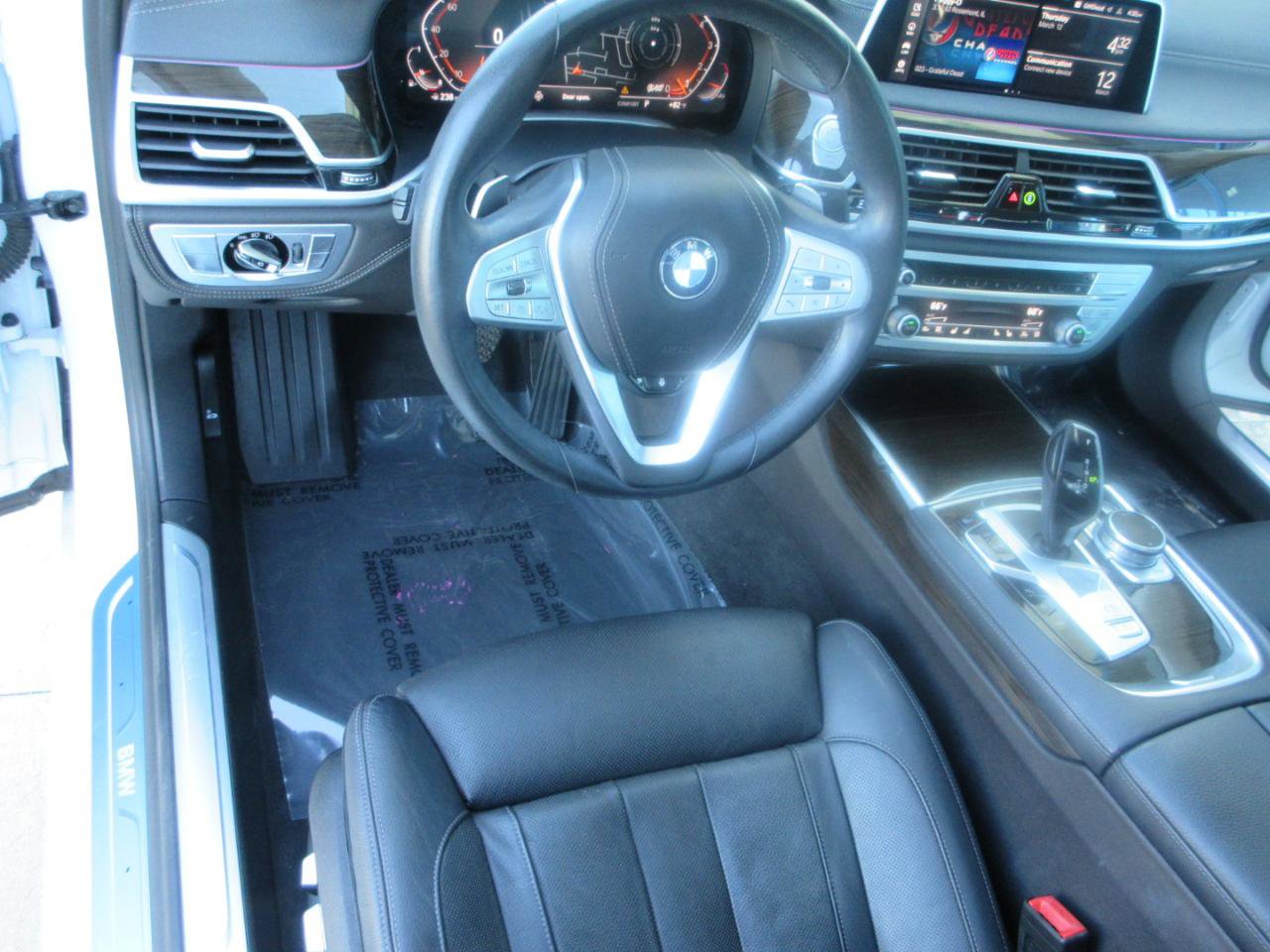 Used 2022 BMW 740i image 13