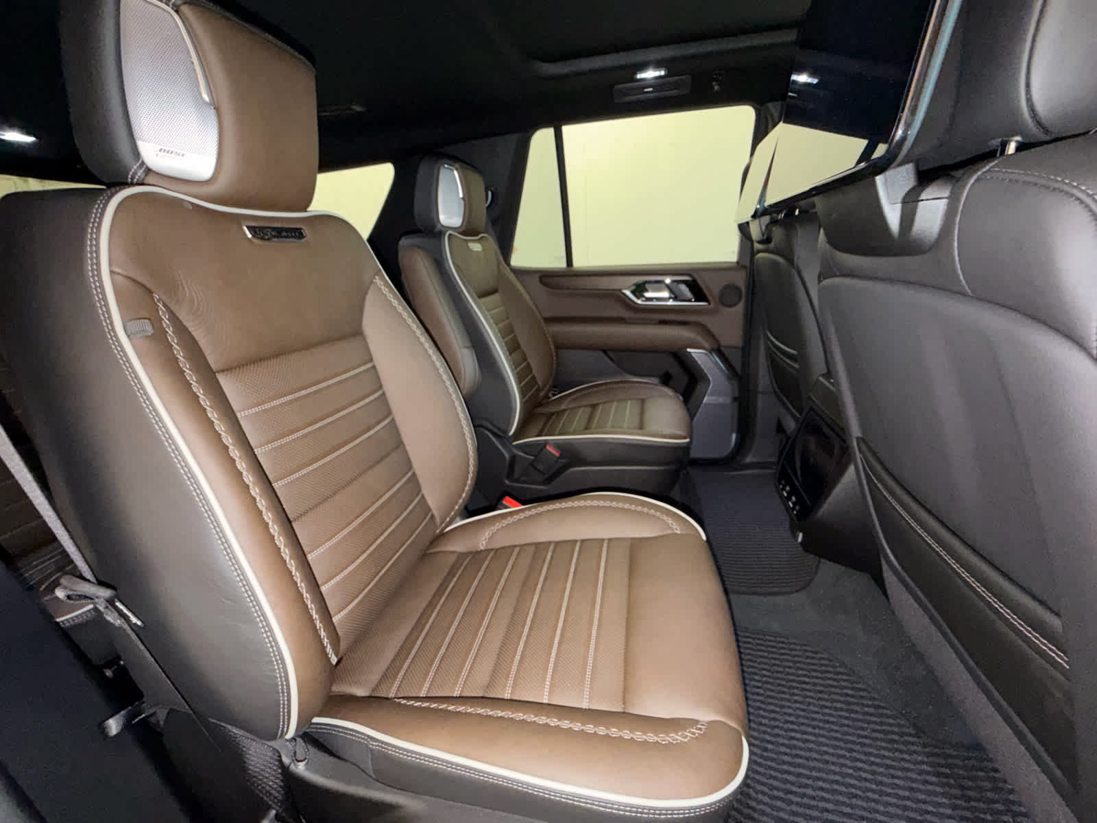 New 2026 GMC Yukon Denali Ultimate AWD/4WD image 34