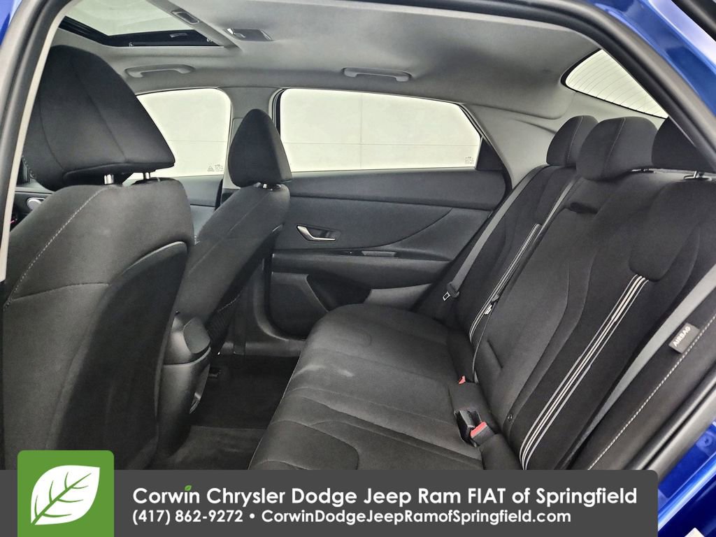 Used 2025 Hyundai Elantra SEL image 32