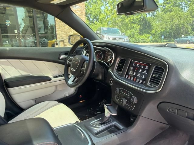 Used 2017 Dodge Charger R/T w/ Plus Group RWD image 29