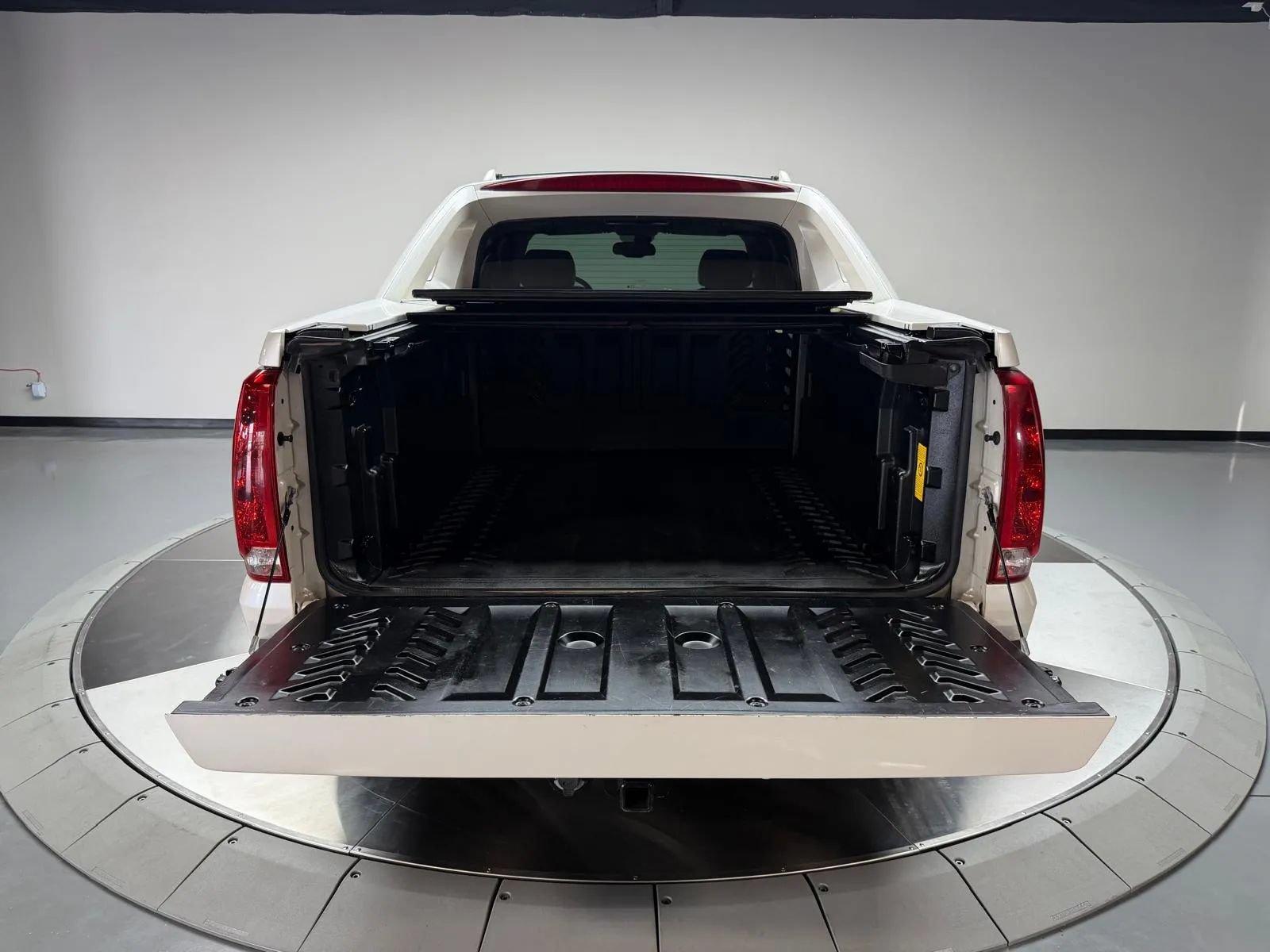 Used 2008 Cadillac Escalade EXT AWD/4WD image 13