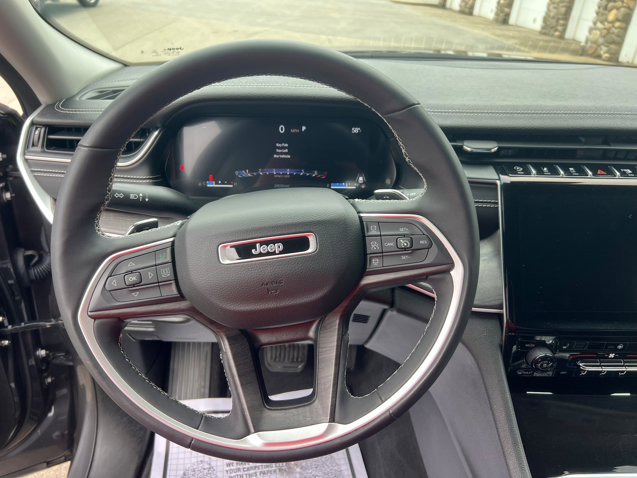 Used 2023 Jeep Grand Cherokee L Limited AWD/4WD image 13