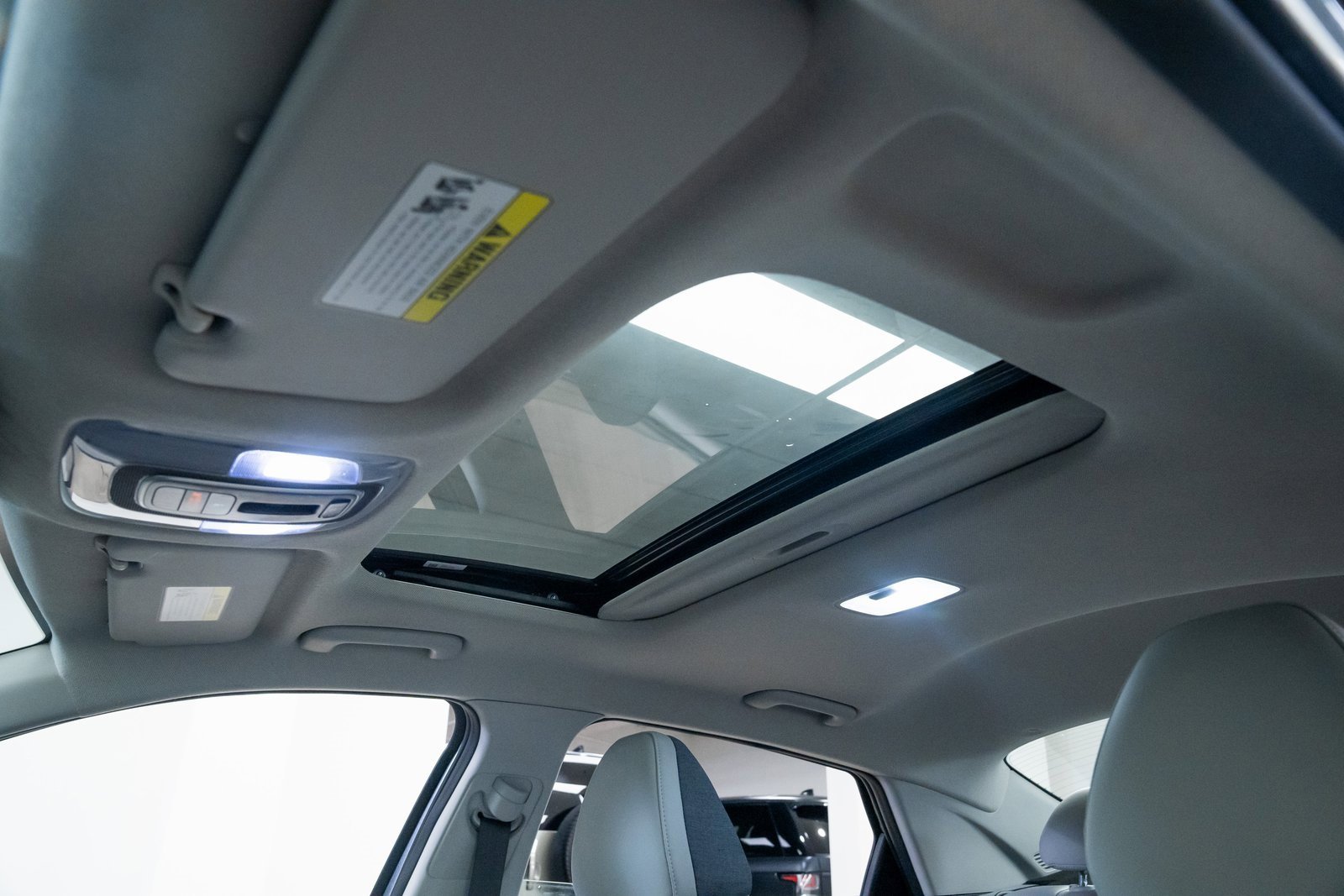 Used 2021 Hyundai Elantra Limited image 16