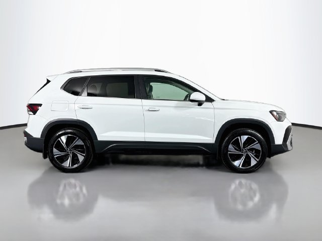Certified 2025 Volkswagen Taos SE AWD/4WD image 8