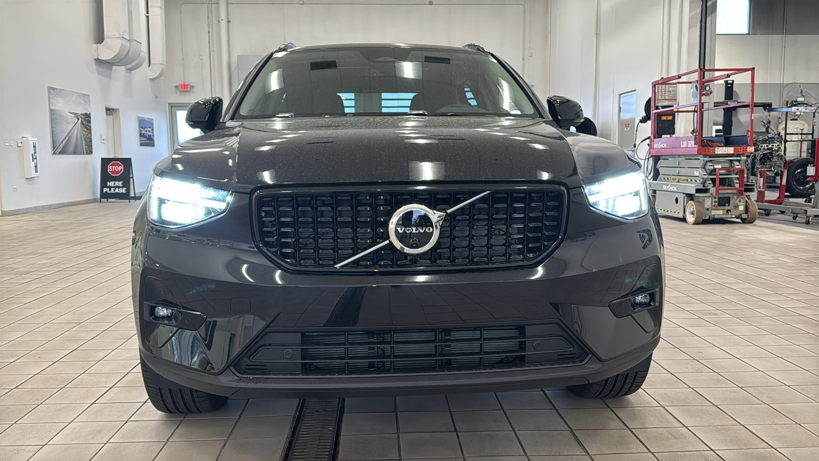 New 2026 Volvo XC40 B5 Plus w/ Climate Package AWD/4WD image 10