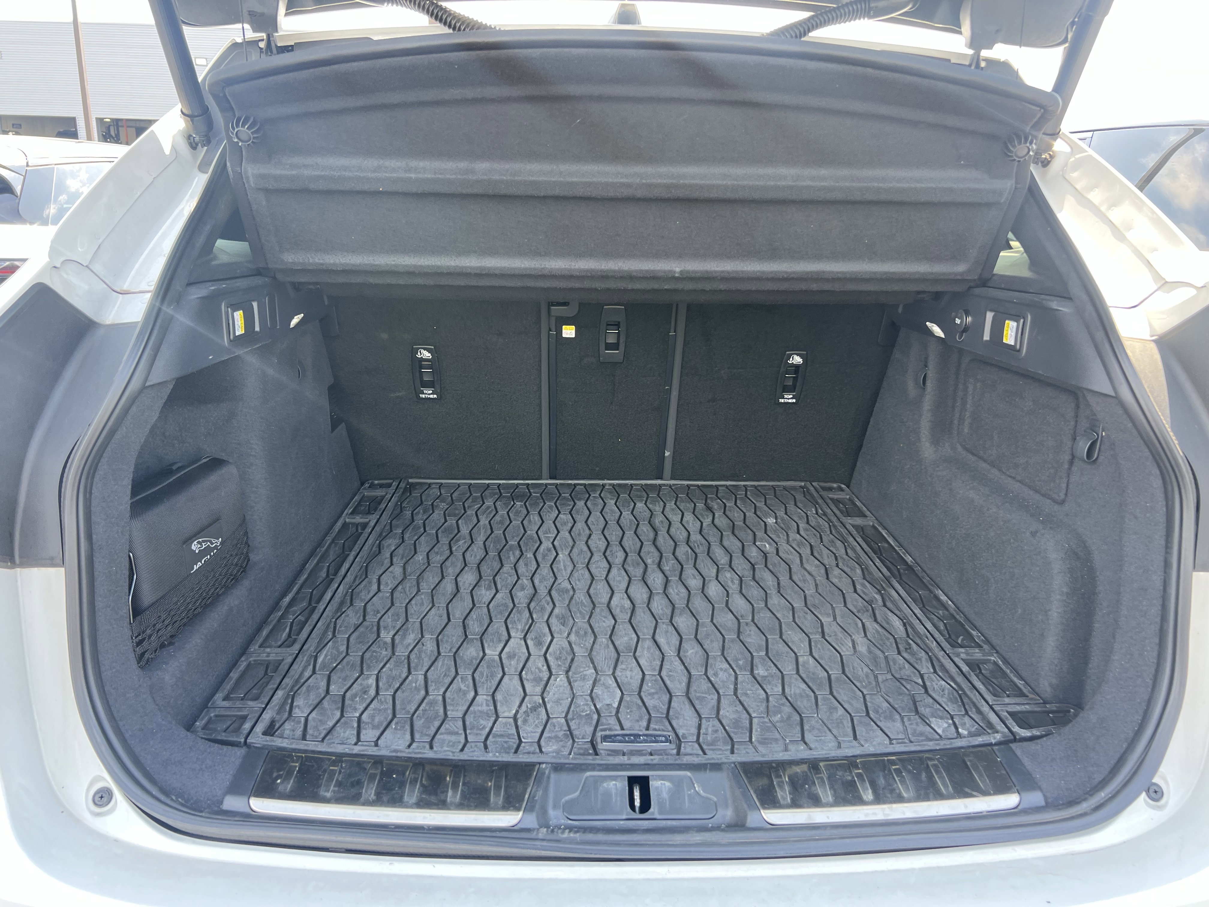 Certified 2025 Jaguar F-PACE R-Dynamic S image 32