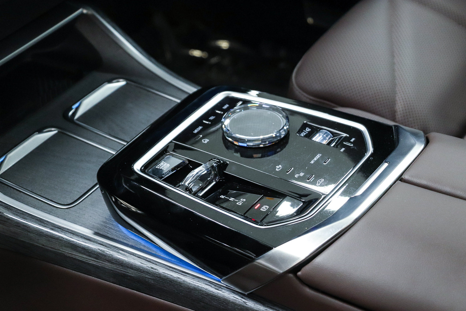 Certified 2023 BMW 740i RWD image 19
