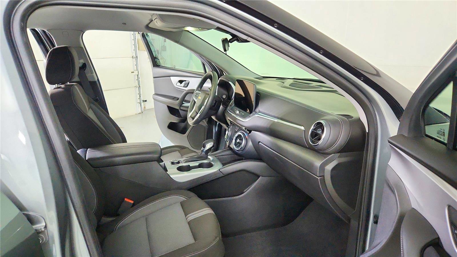 Used 2024 Chevrolet Blazer LT image 34