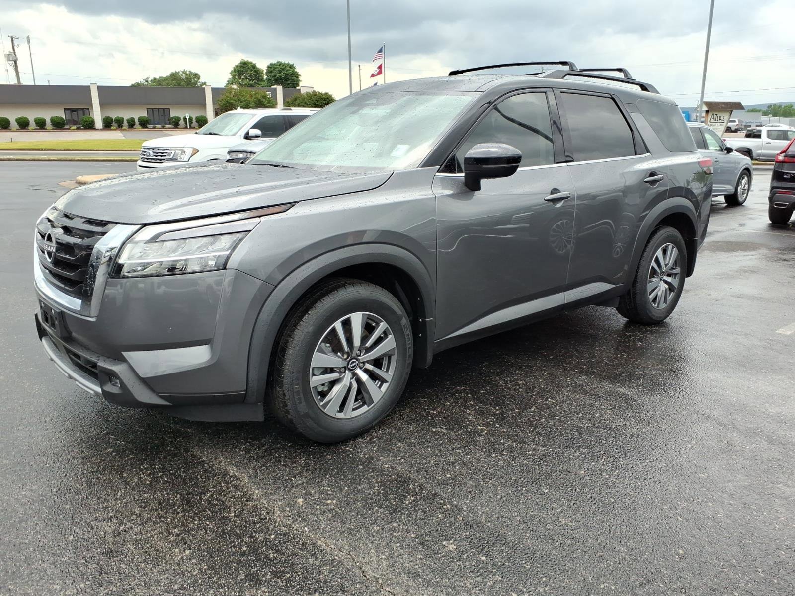 Used 2022 Nissan Pathfinder SL FWD image 3
