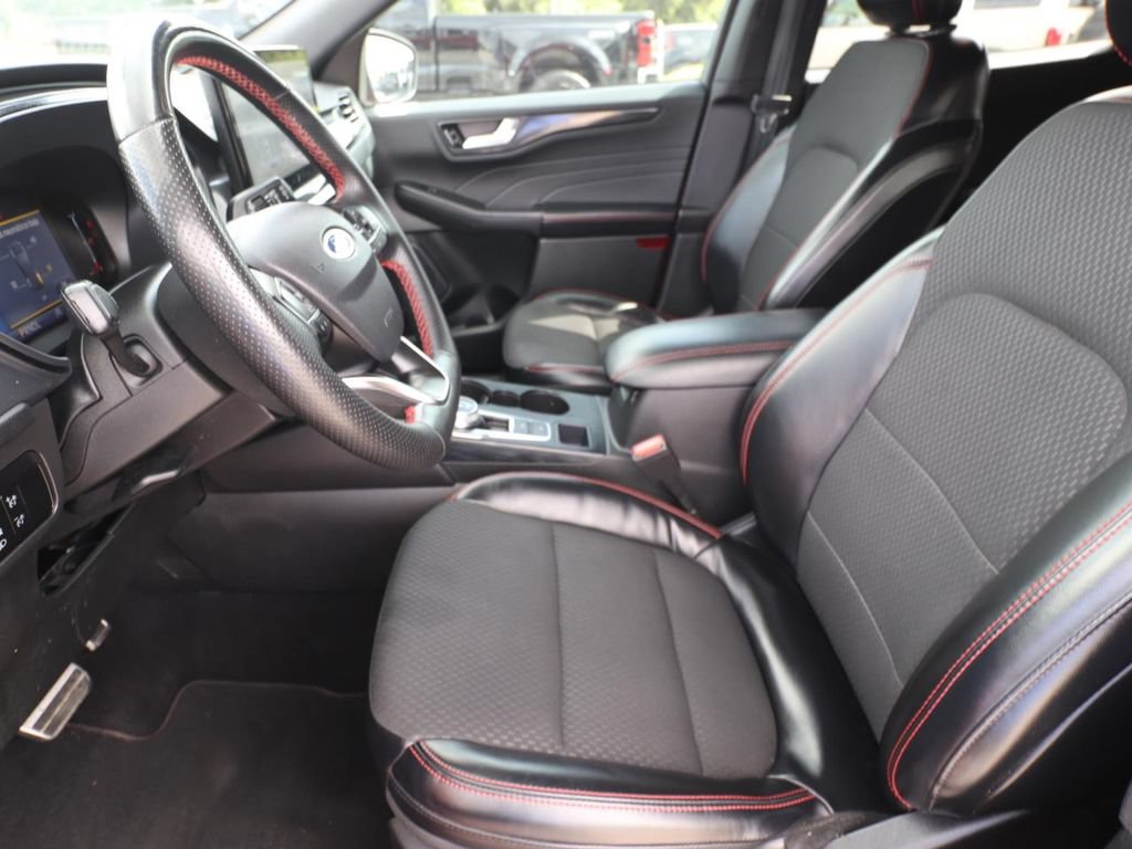 Used 2023 Ford Escape ST-Line w/ Tech Pack #1 FWD image 2