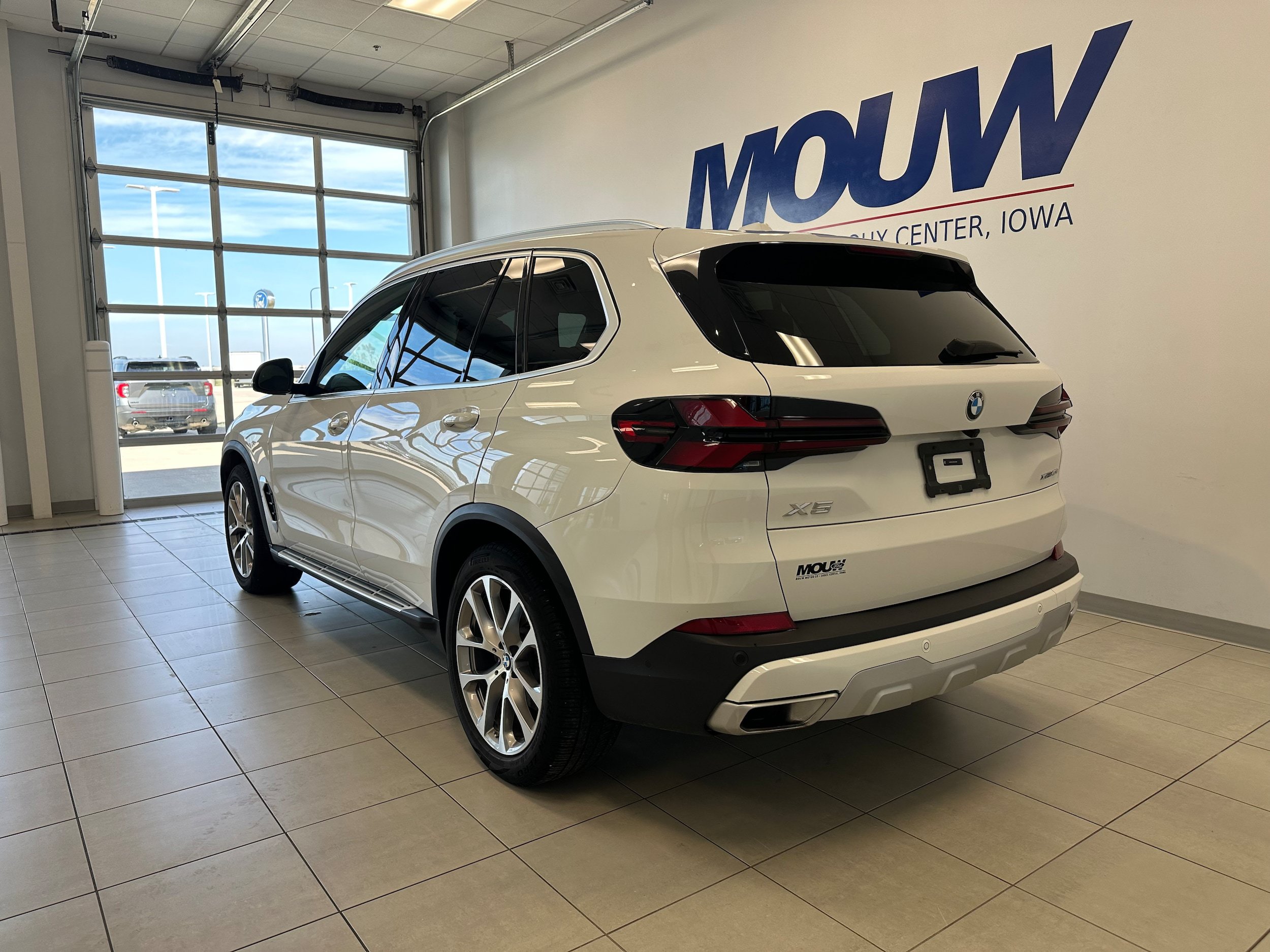 Used 2024 BMW X5 xDrive40i w/ Premium Package AWD/4WD image 6