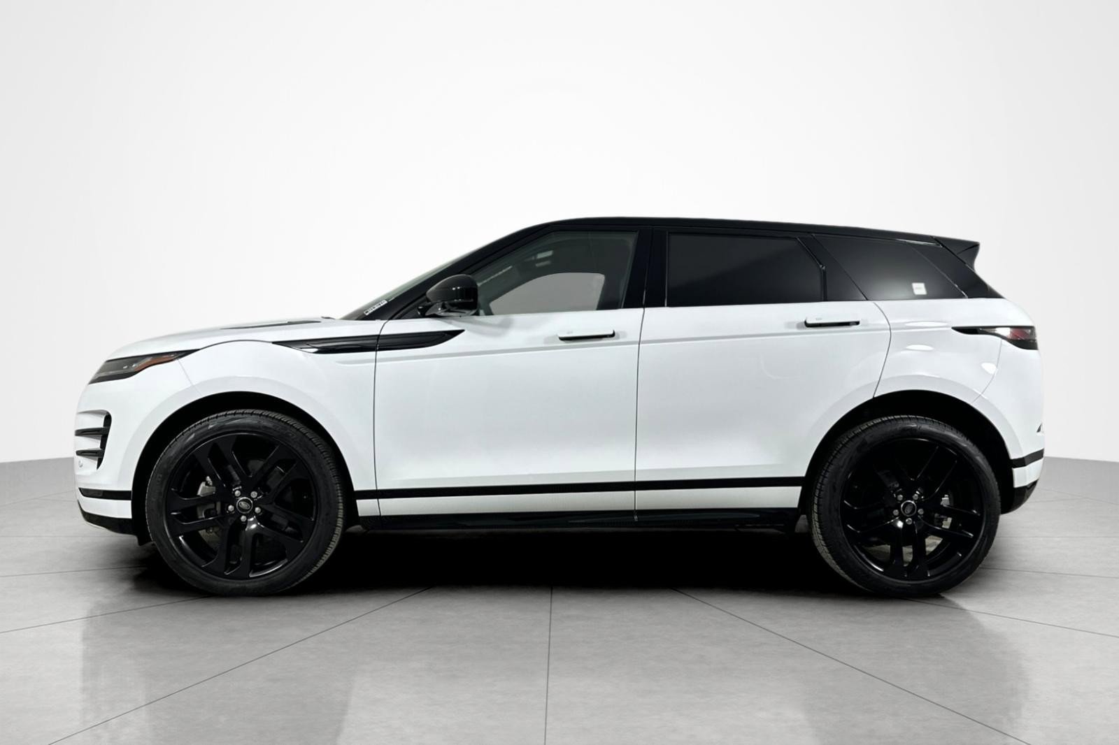 Used 2024 Land Rover Range Rover Evoque Dynamic SE image 2