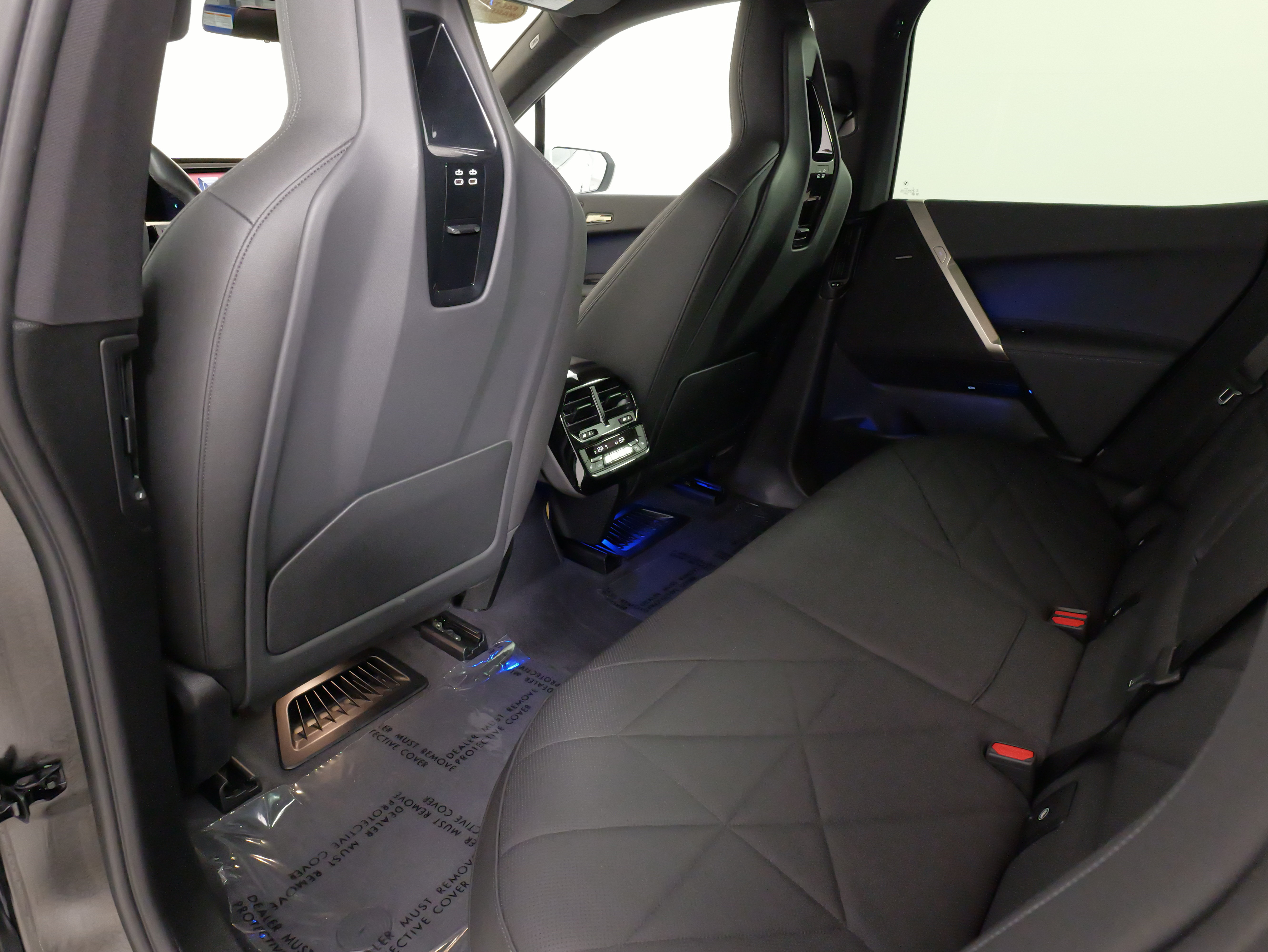 Used 2023 BMW iX xDrive50 w/ Premium Package AWD/4WD image 33