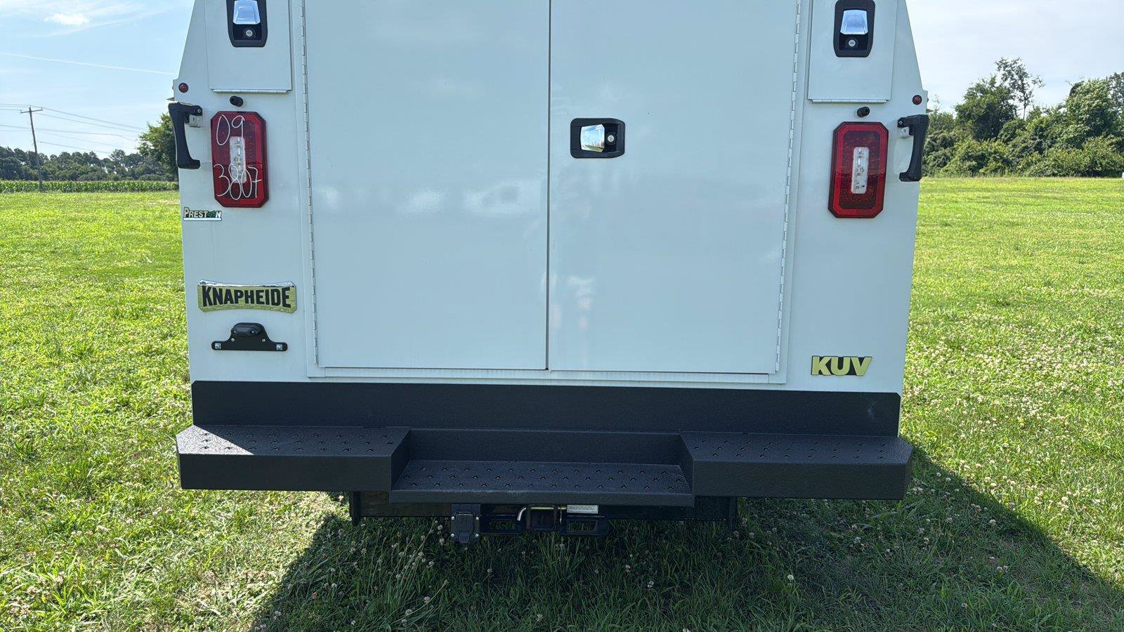 New 2027 Ford E-350 and Econoline 350 Super Duty w/ Power Equipment Group RWD image 10