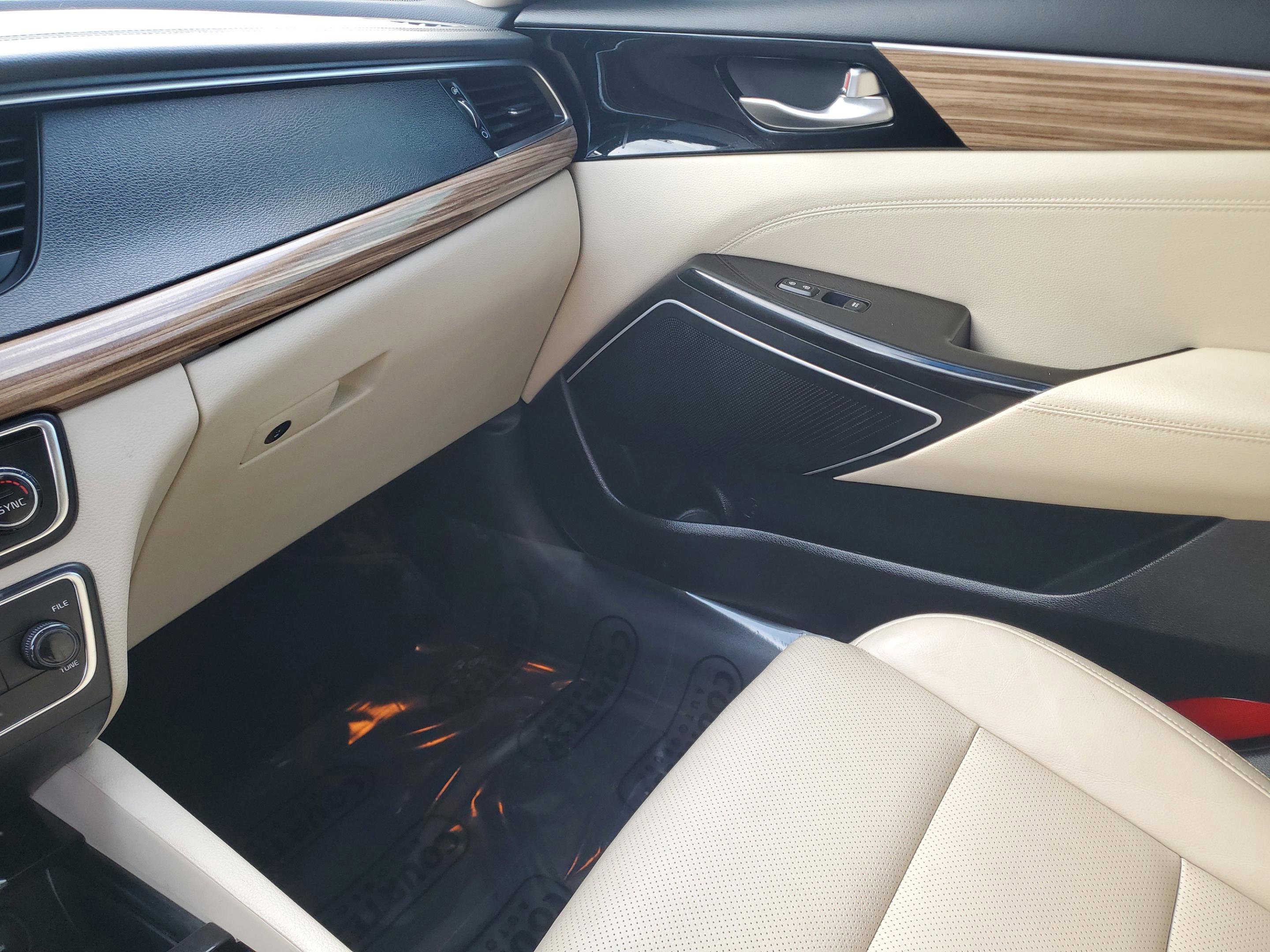 Certified 2019 Kia Cadenza Premium image 23