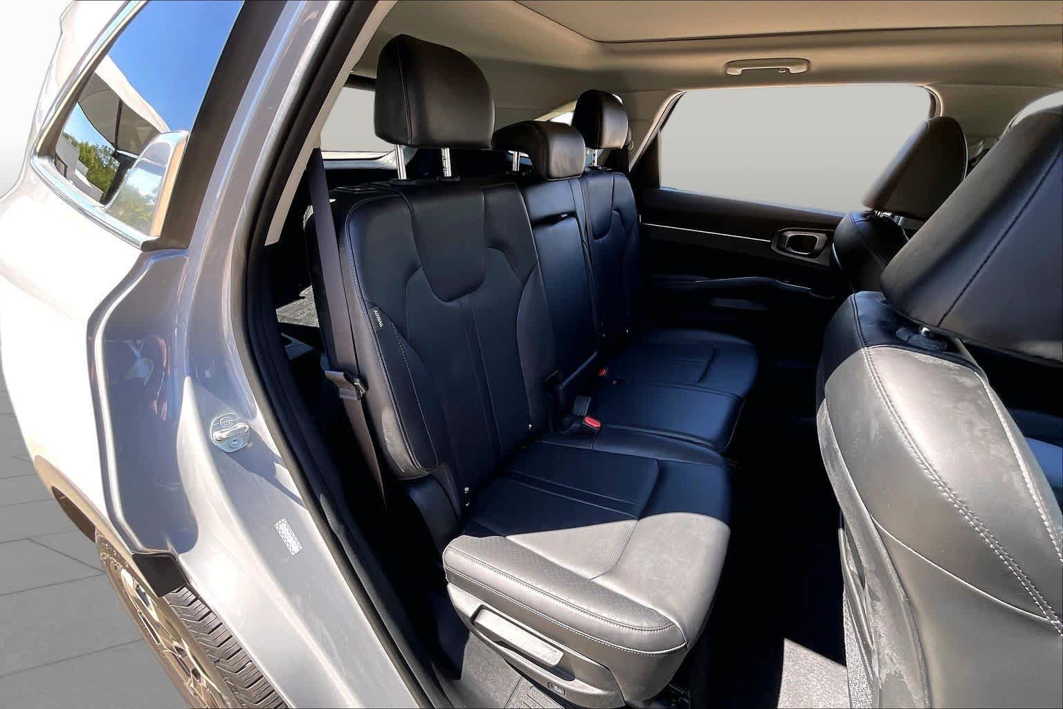 Used 2025 Kia Sorento S w/ Panoramic Sunroof Package FWD image 19