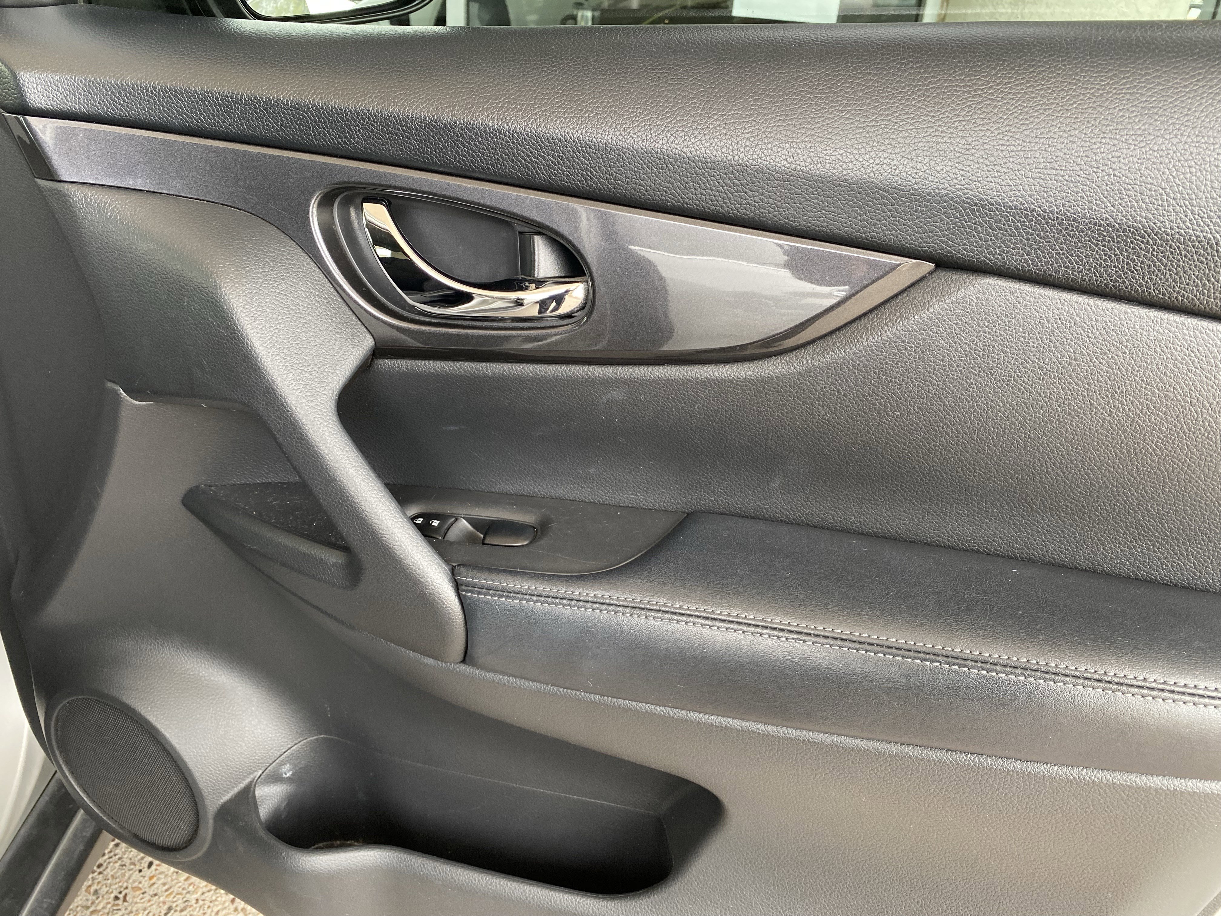 Used 2020 Nissan Rogue SV FWD image 35