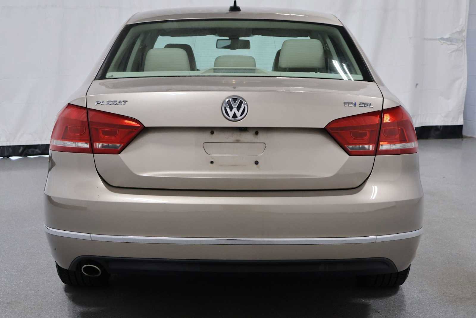Used 2015 Volkswagen Passat TDI SEL Premium FWD image 7