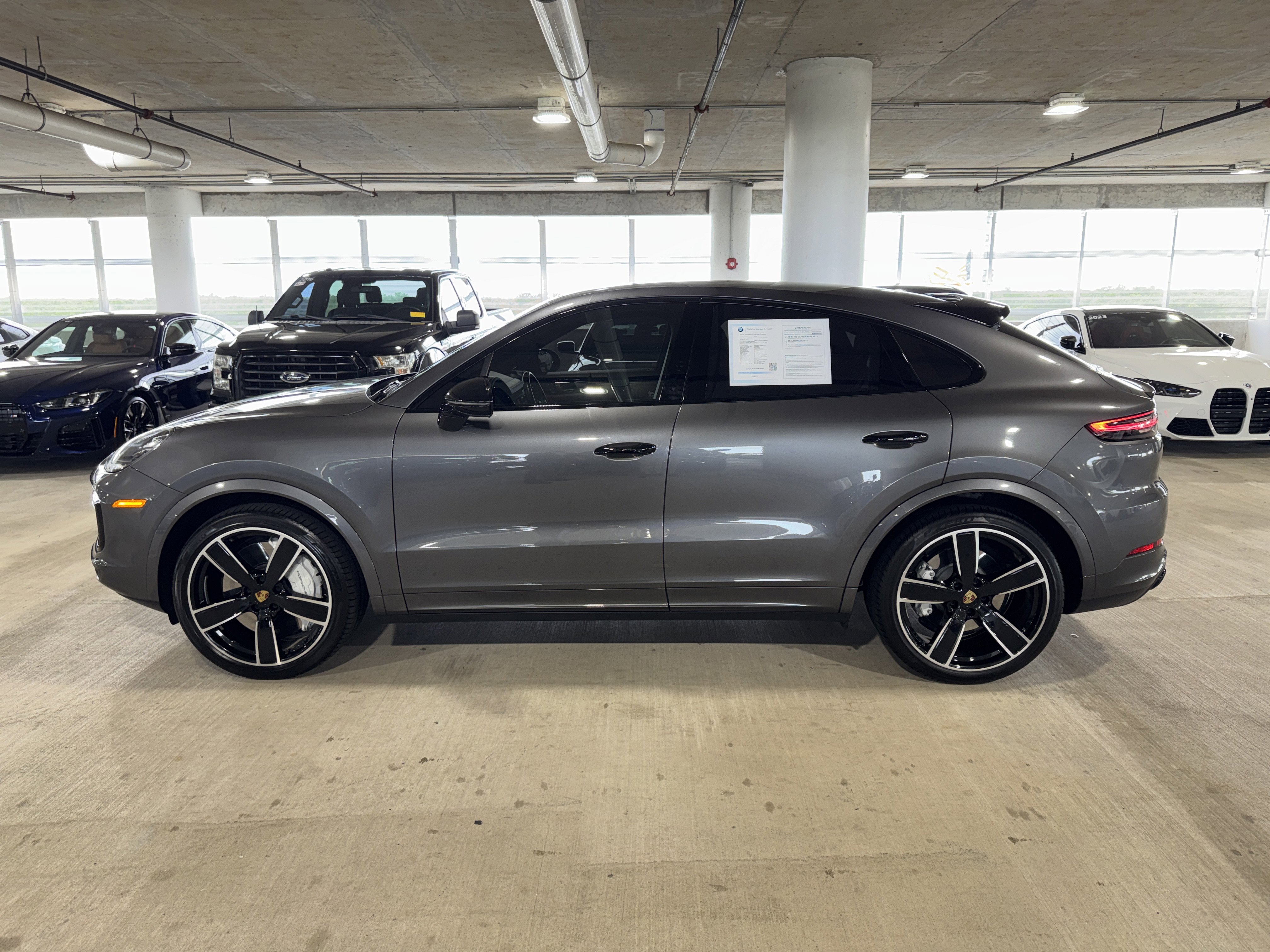 Used 2022 Porsche Cayenne Turbo image 5