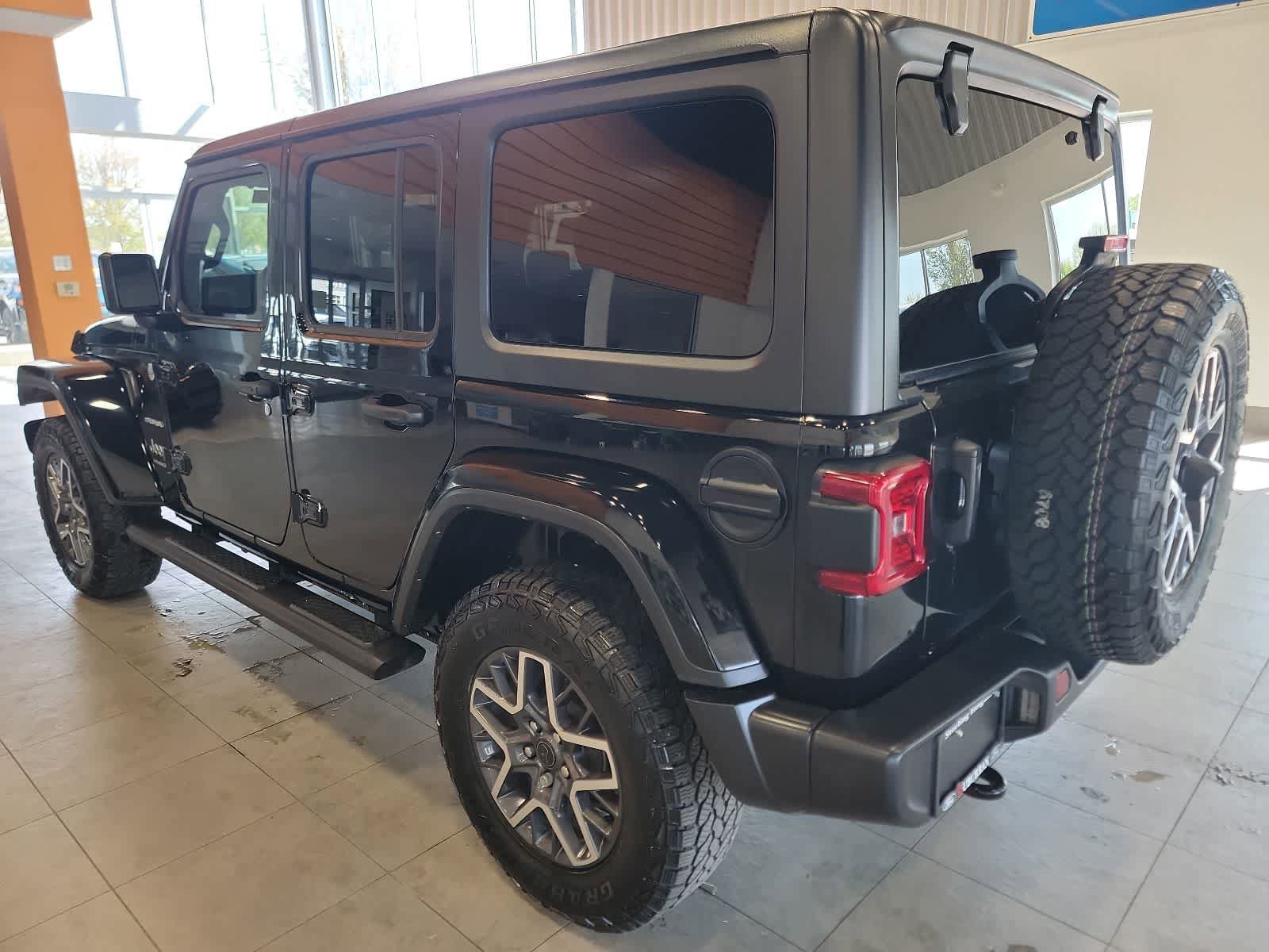 Used 2024 Jeep Wrangler Unlimited Sahara AWD/4WD image 11