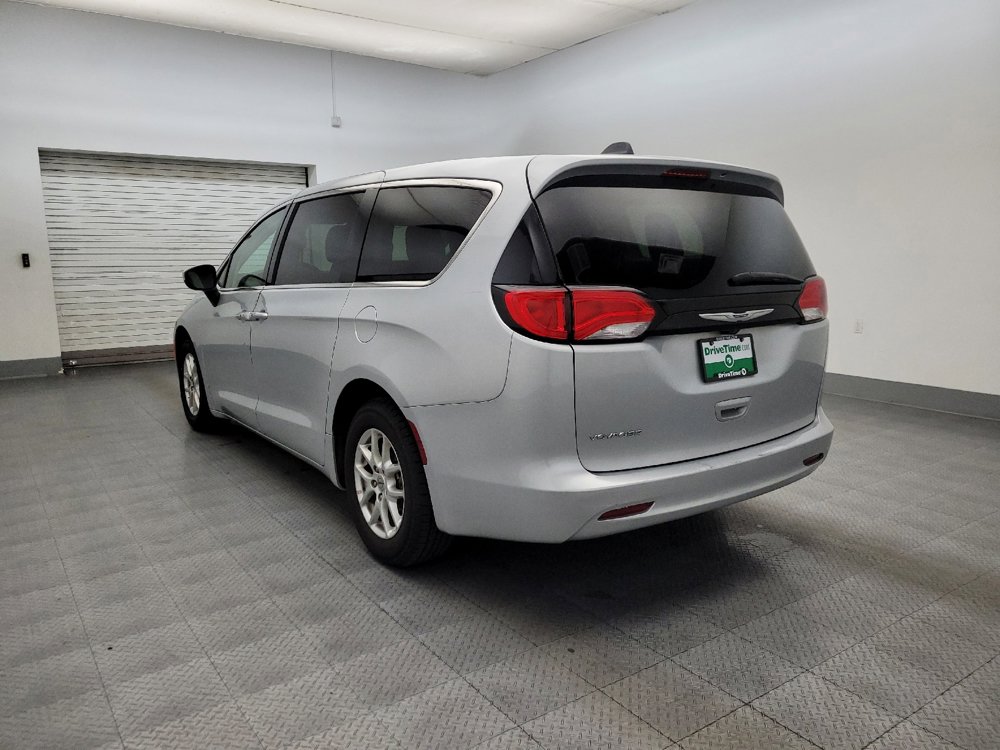 Used 2022 Chrysler Voyager LX FWD image 5