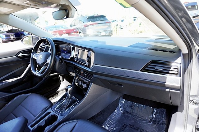 Used 2024 Volkswagen Jetta SE FWD image 16
