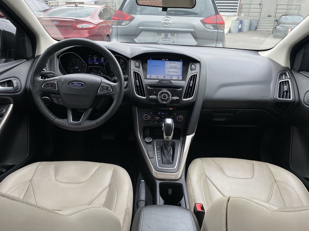 Used 2017 Ford Focus Titanium image 2