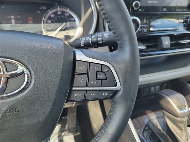 Used 2022 Toyota Highlander Limited image 16