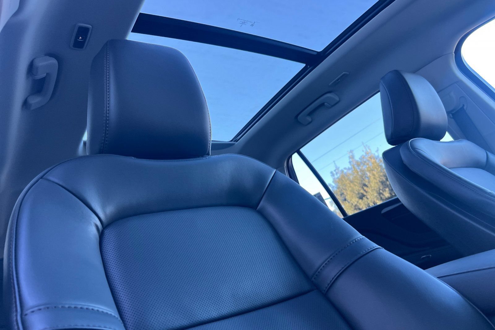 New 2026 Lincoln Aviator AWD w/ Jet Appearance Package image 15