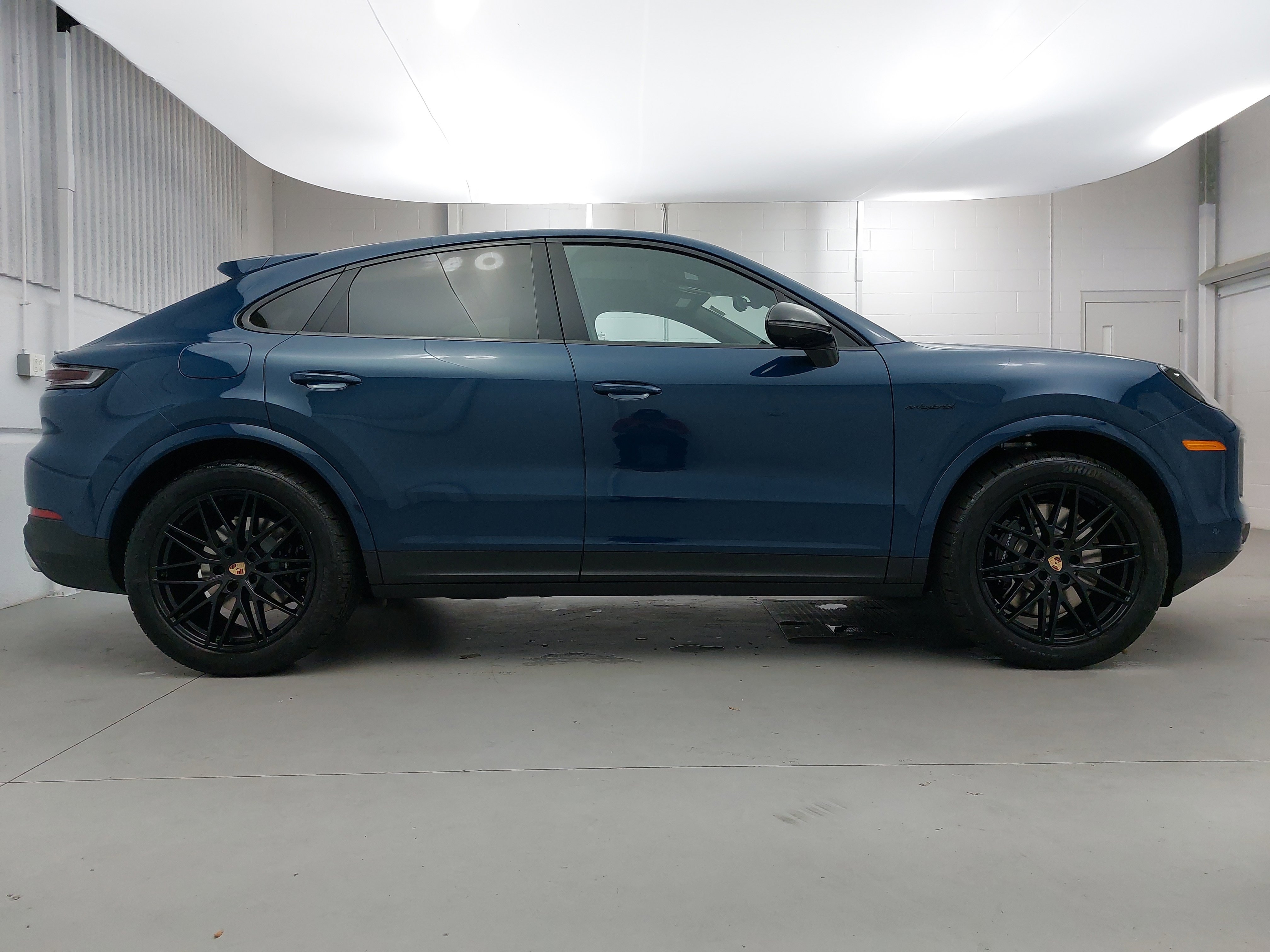 New 2025 Porsche Cayenne E-Hybrid image 8