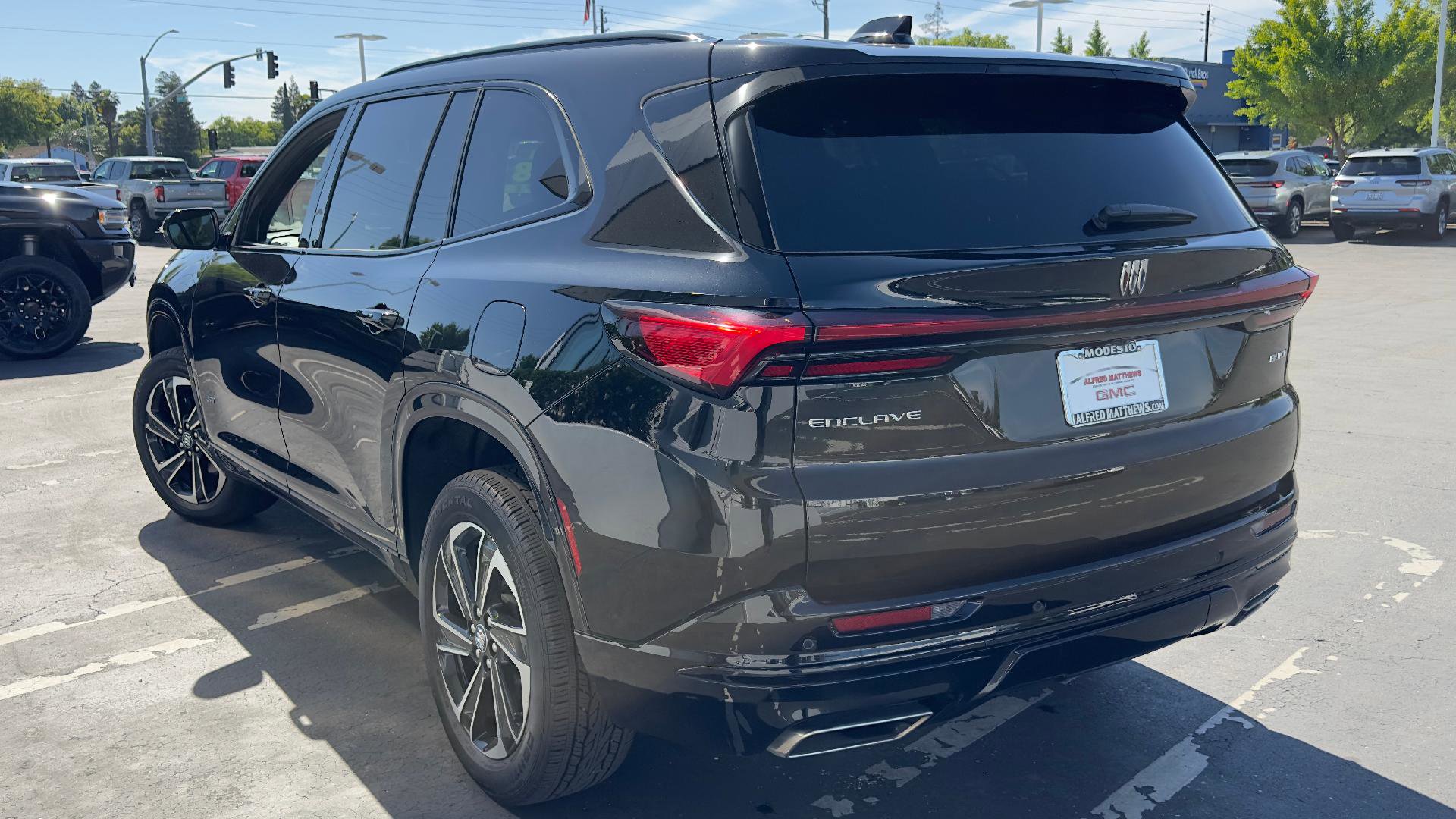 Used 2025 Buick Enclave Sport Touring FWD image 6