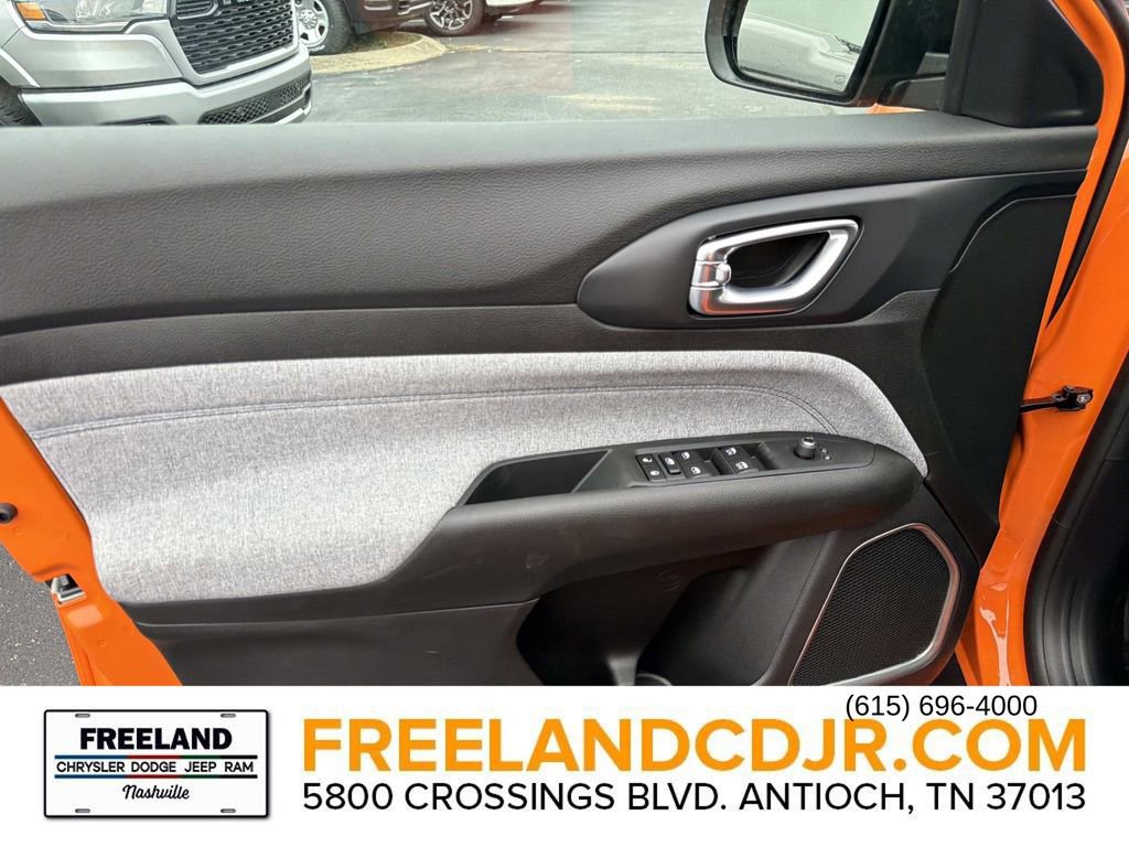 New 2026 Jeep Compass Latitude image 19