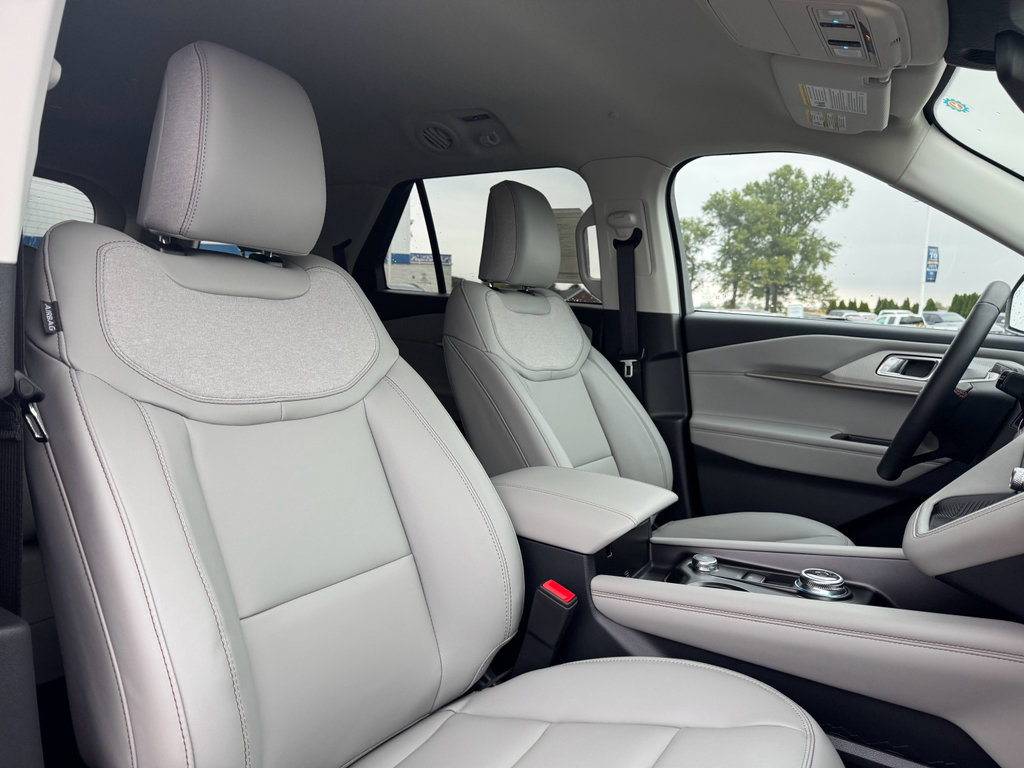 New 2026 Ford Explorer Active image 16