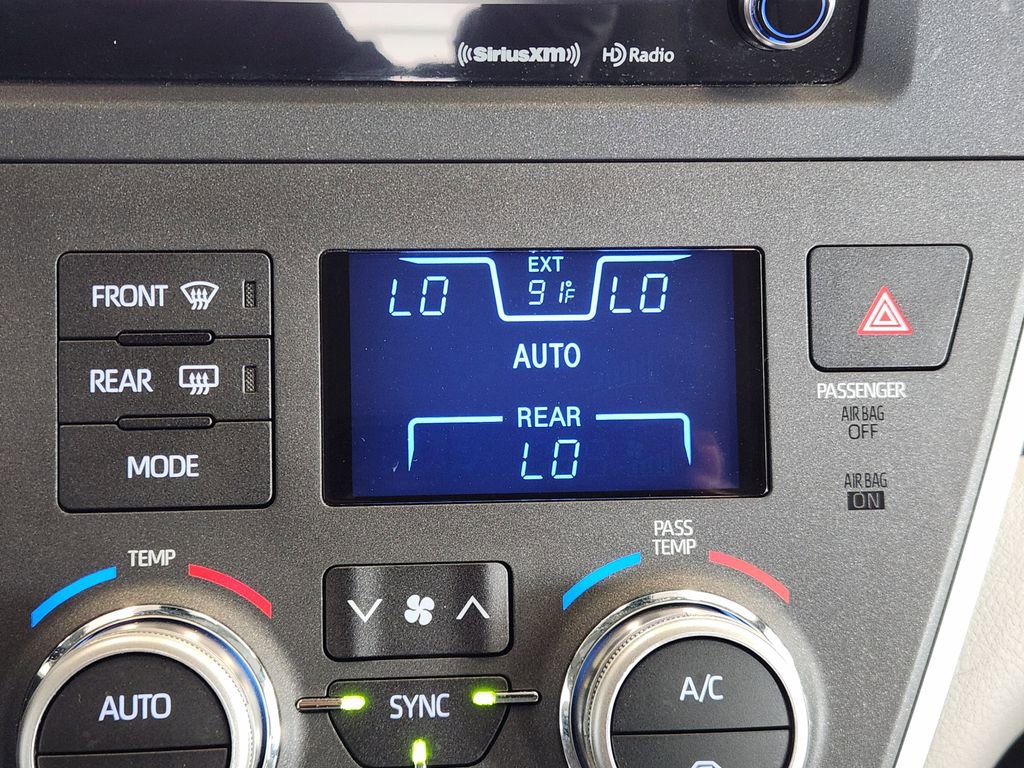 Used 2020 Toyota Sienna XLE Premium w/ Carpet Mat Package AWD/4WD image 18