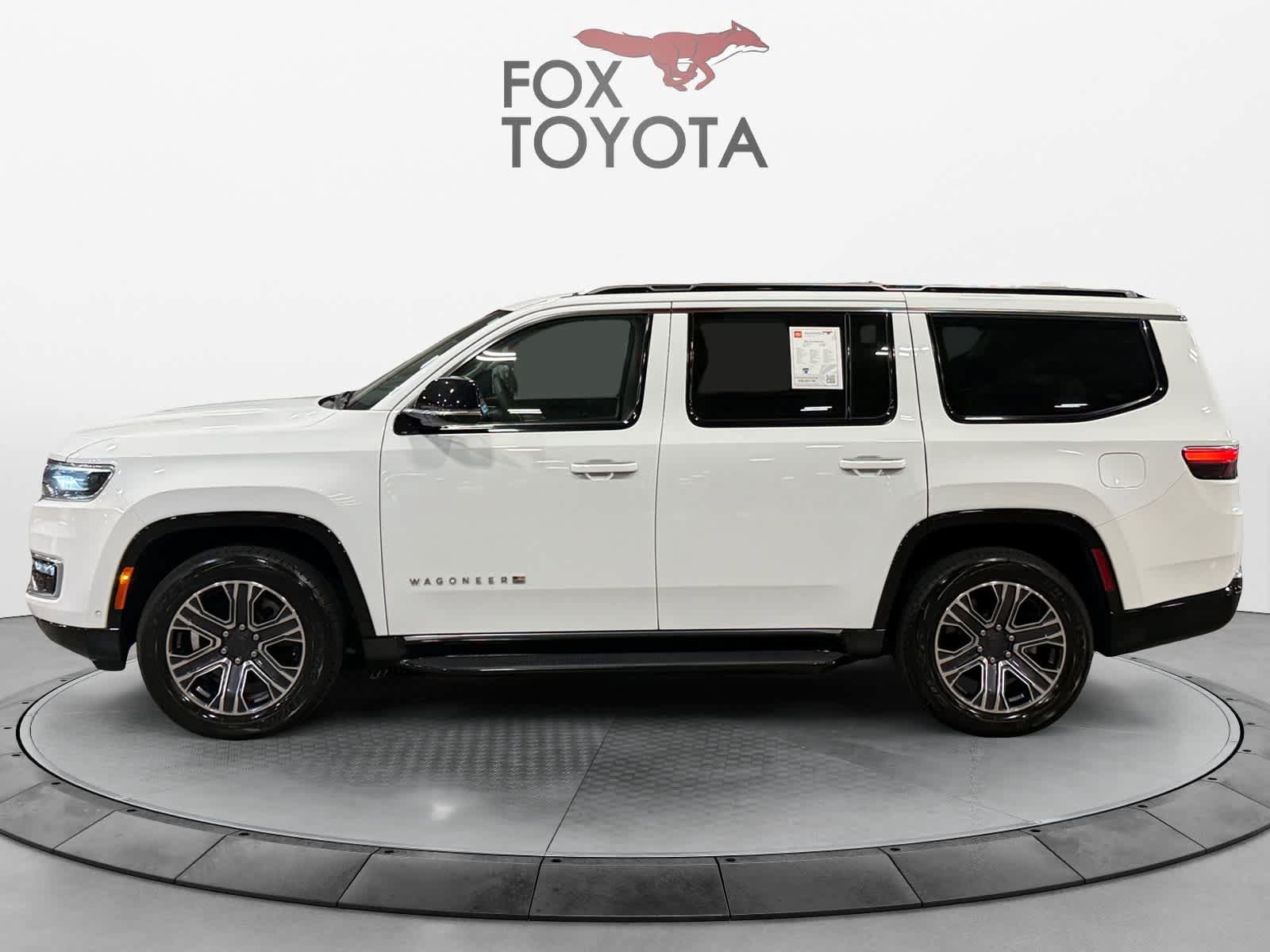 Used 2023 Jeep Wagoneer 4WD w/ Premium Group I image 3