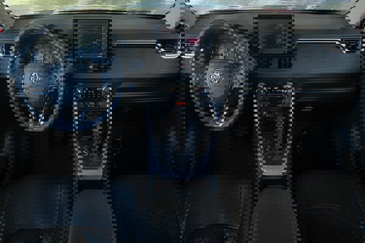 Used 2022 Toyota RAV4 XLE image 18