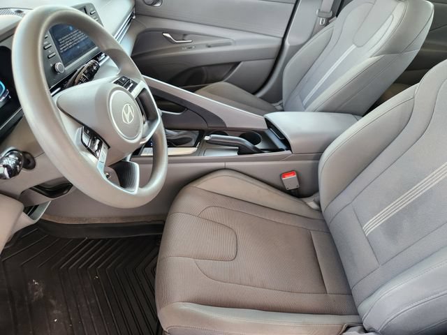 Used 2025 Hyundai Elantra SE FWD image 12